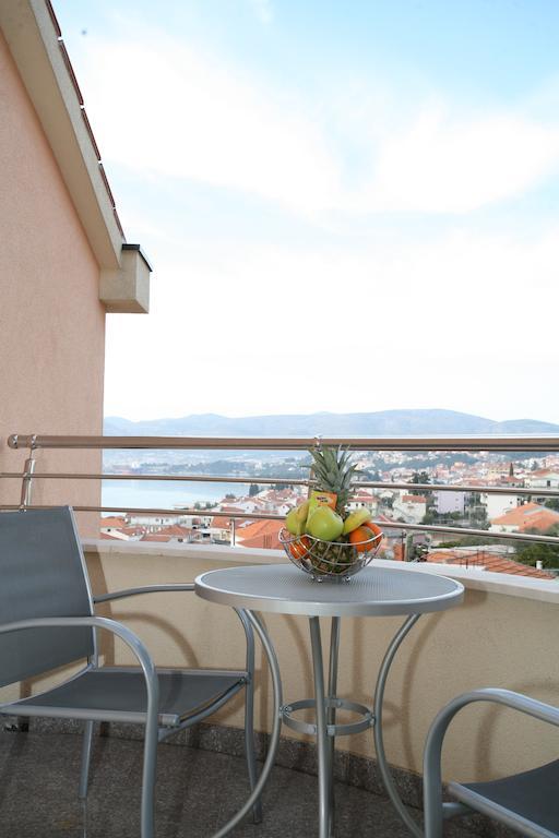 Apartments Little Paradise Trogir Quarto foto